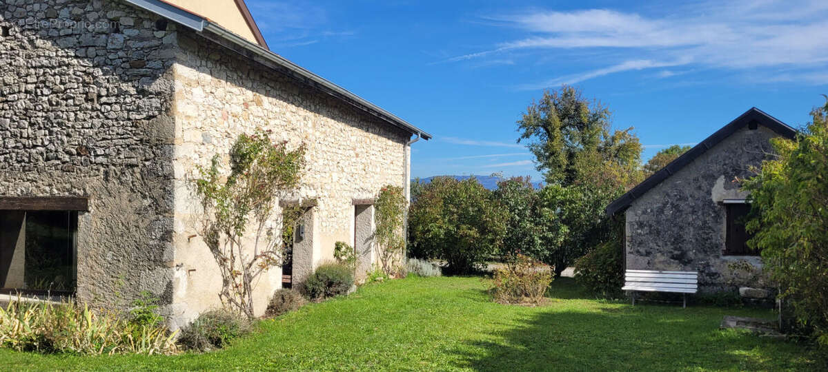 Maison à INJOUX-GENISSIAT