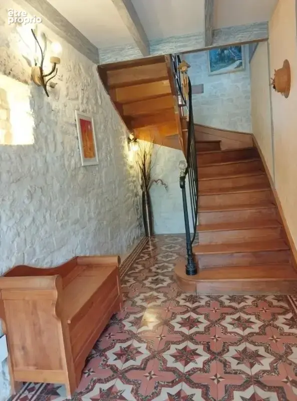 Charente, exceptionnelle ! A 10mn de La Rochefoucauld, maison 206 m², pièce de vie 70 m², grange, terrain clos 3602m² - photo 9
