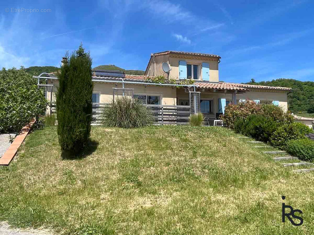 Maison à SAINT-ETIENNE-DE-BOULOGNE