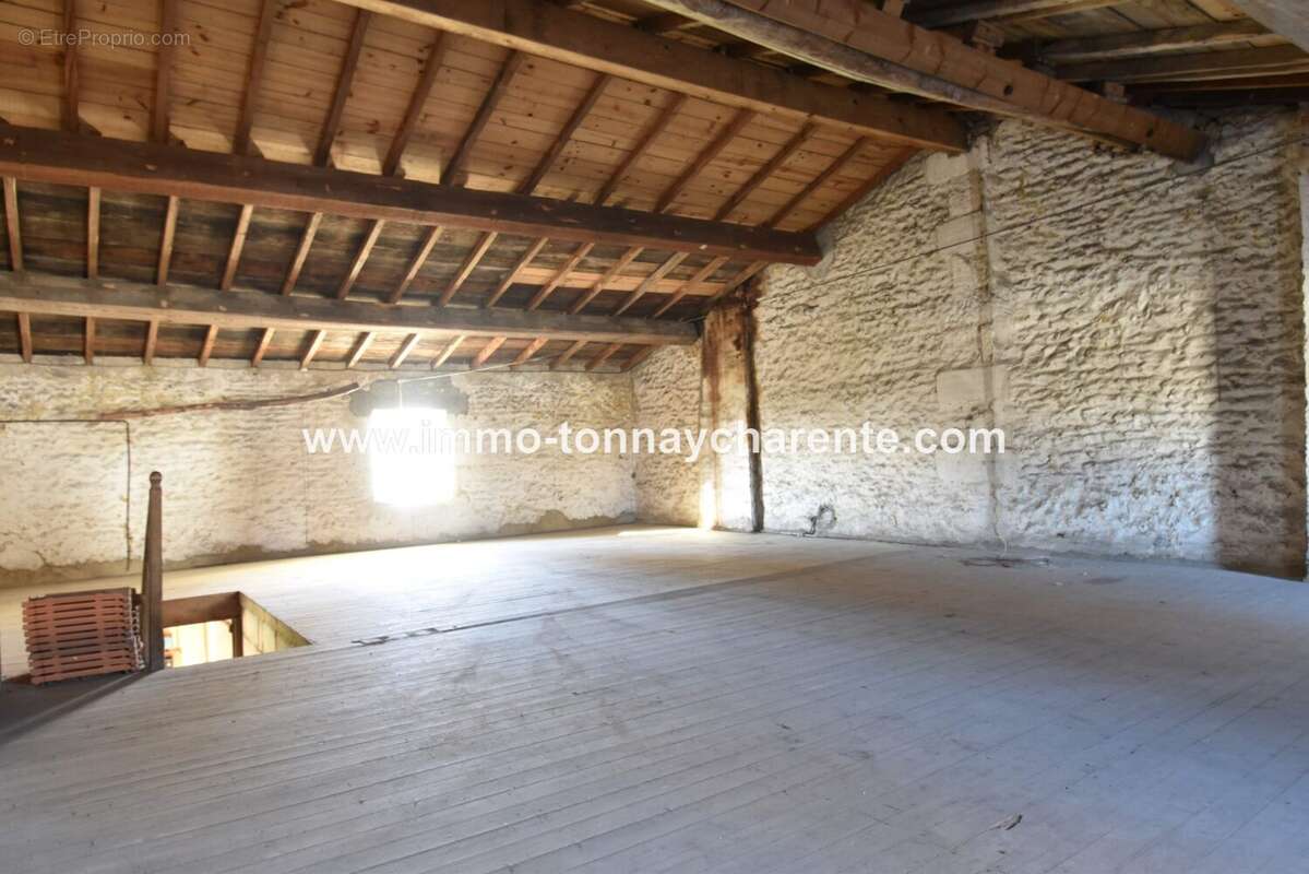 Maison à TONNAY-CHARENTE