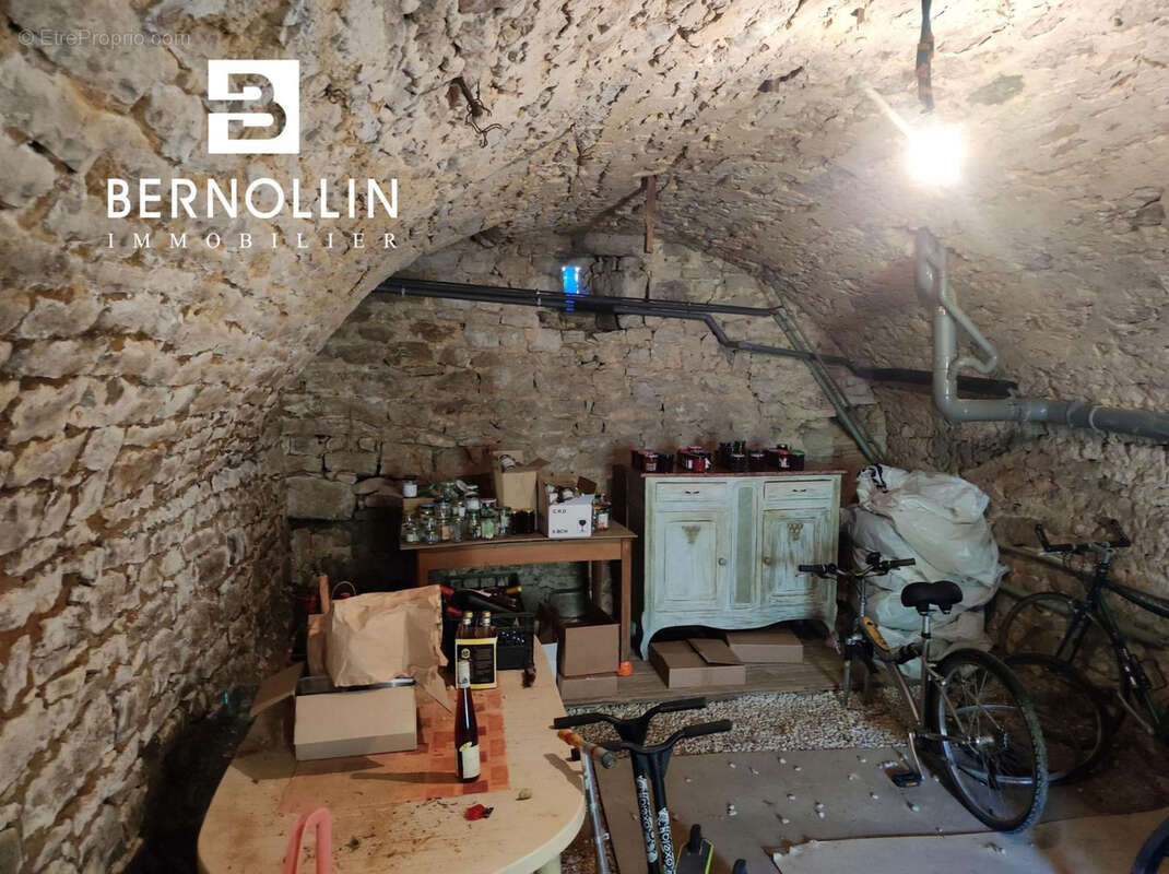 Maison à COURMANGOUX