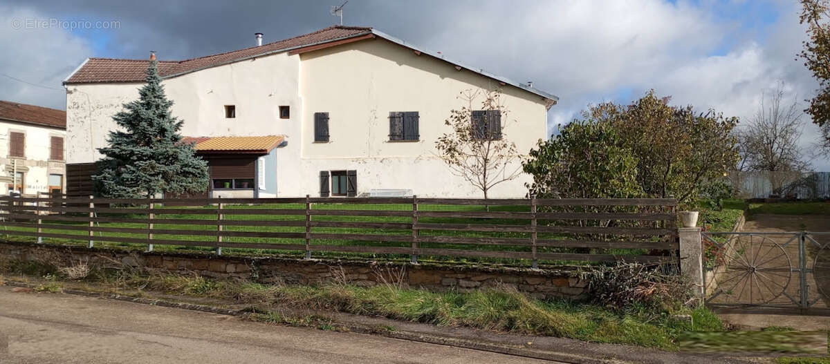 Maison à MIRECOURT