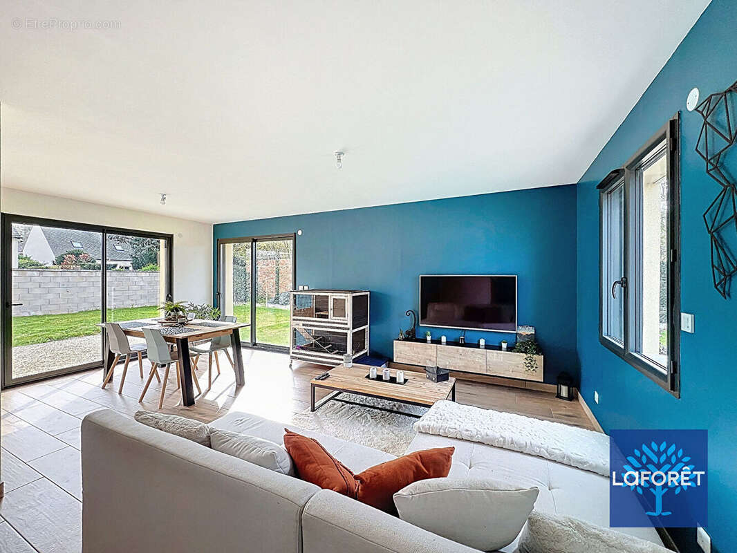 Maison à D'HUISON-LONGUEVILLE