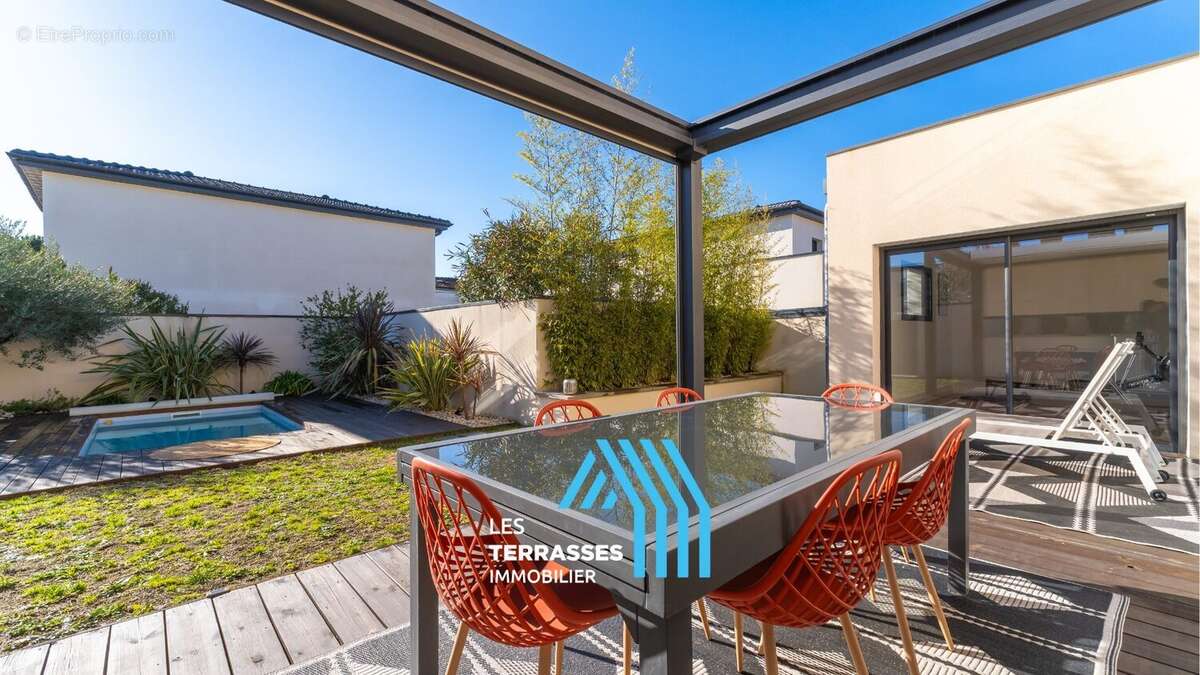 Maison à MONTELIMAR