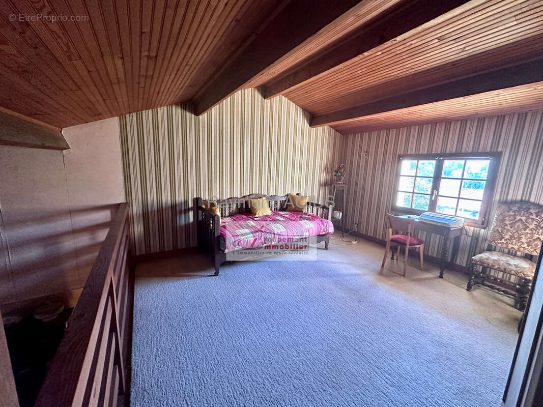 Maison à SAINT-SEURIN-DE-PRATS