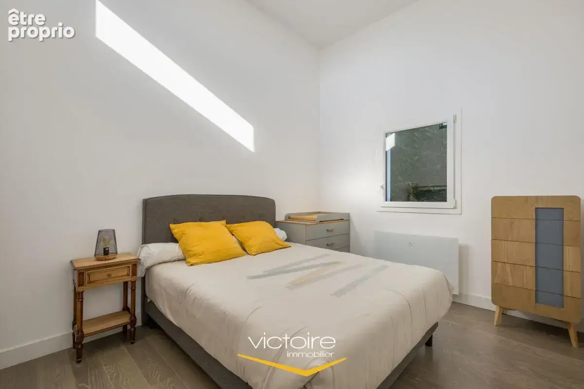 Bourgoin-Jallieu, Mozas – Maison contemporaine de 5ch, 166 m² avec vue incroyable, piscine chauffée et DPE B - photo 13