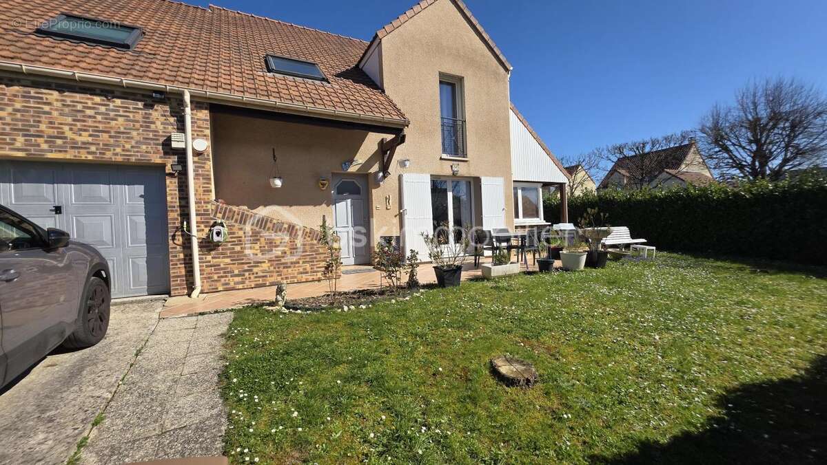 Maison à SAVIGNY-LE-TEMPLE