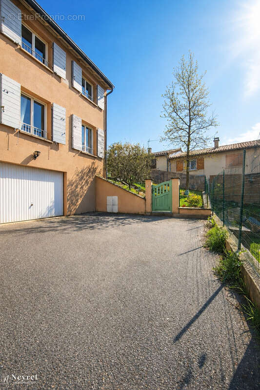 Maison à SAINT-SYMPHORIEN-D'OZON