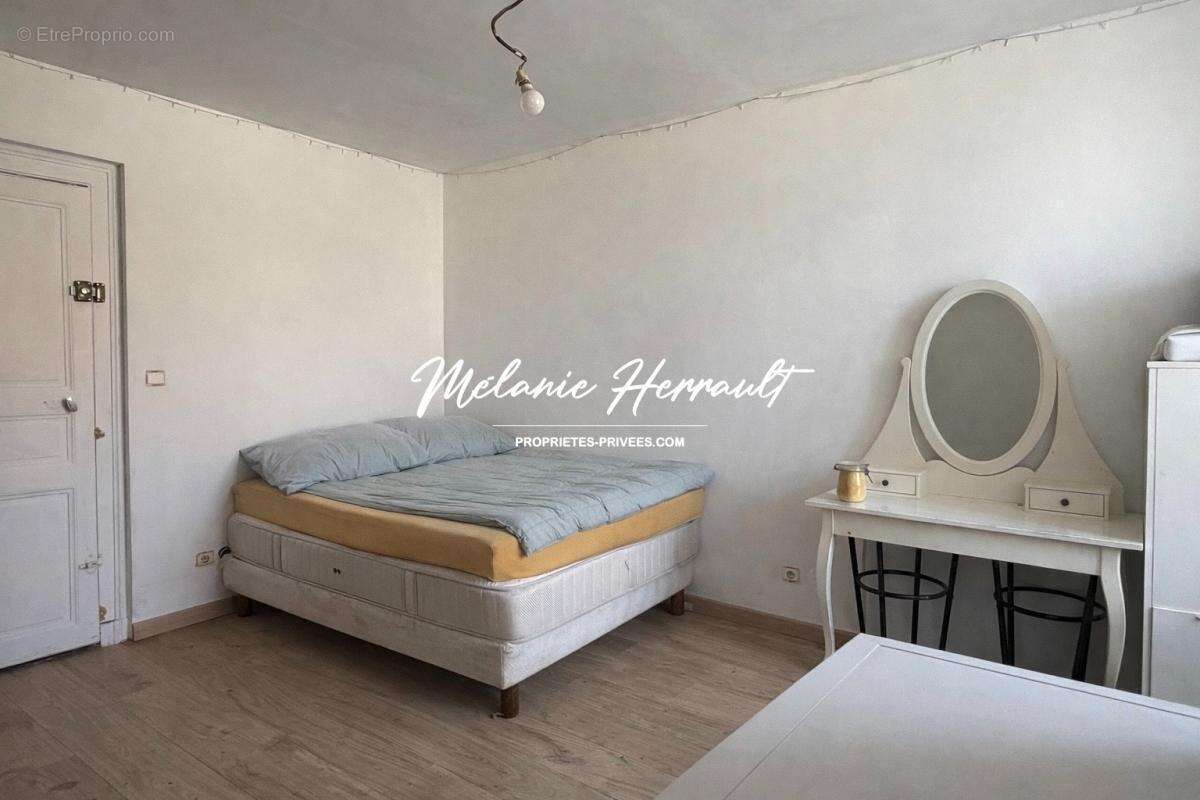 Maison à NEUVILLE-SUR-SARTHE