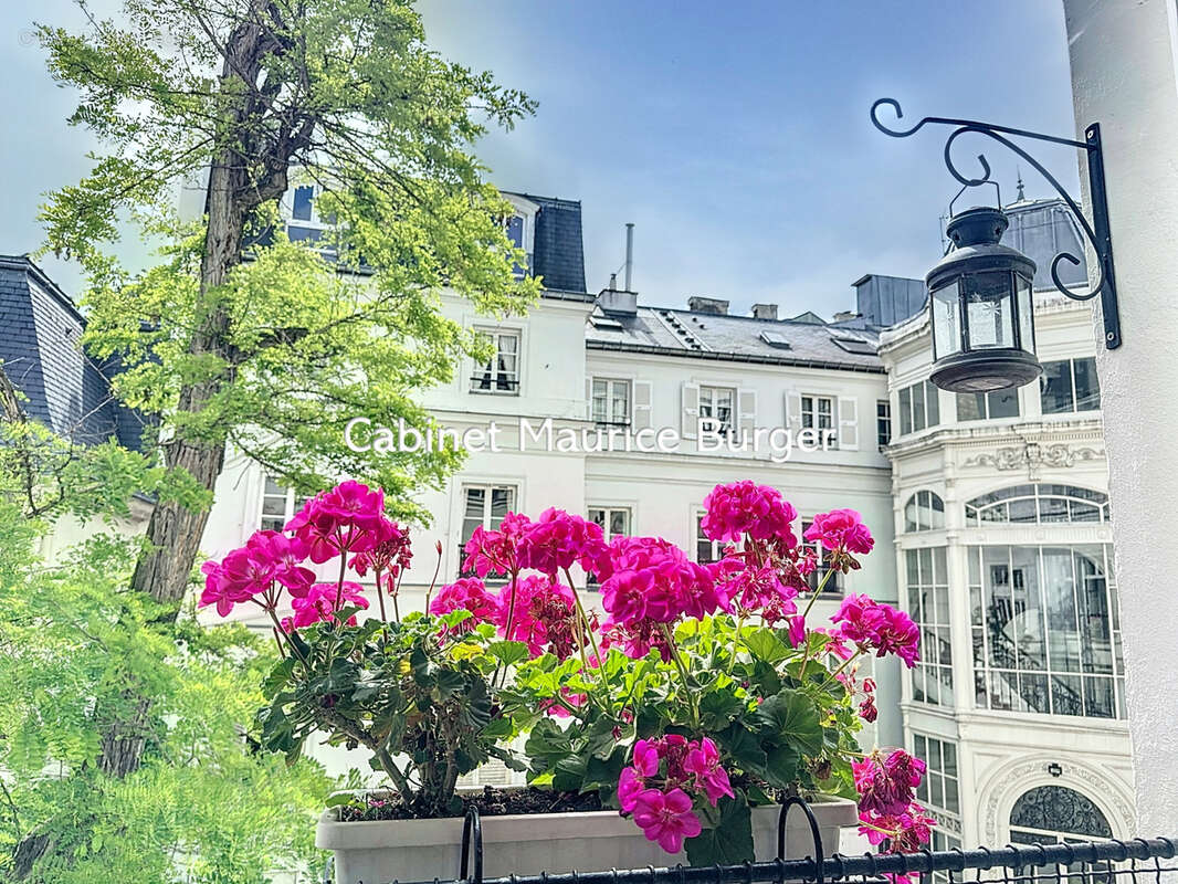 Appartement à PARIS-8E