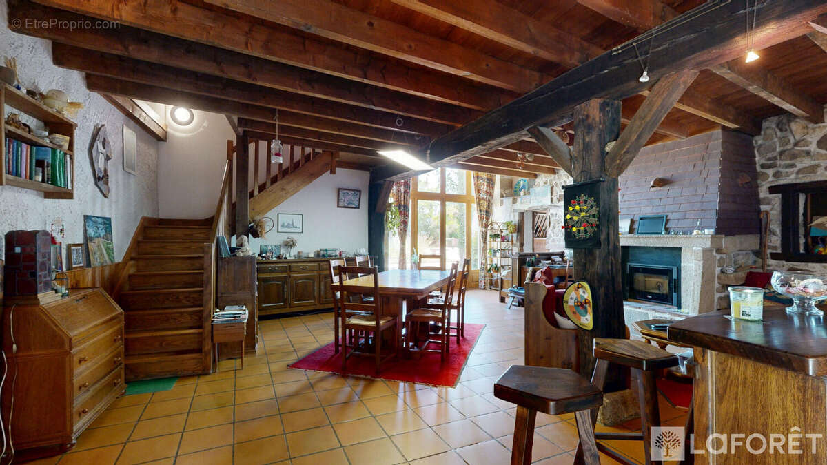 Maison à AUTRY-ISSARDS