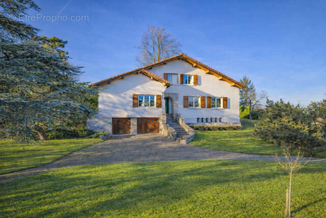 Maison à VETRAZ-MONTHOUX