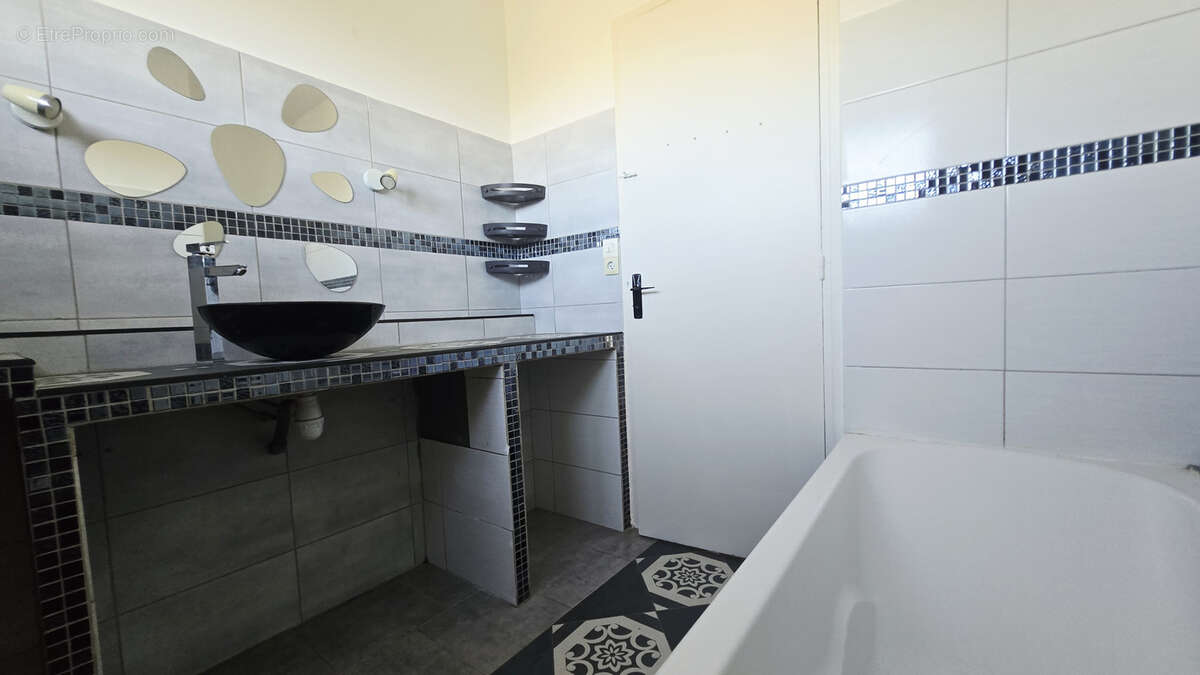 Maison à SAINT-MAGNE-DE-CASTILLON