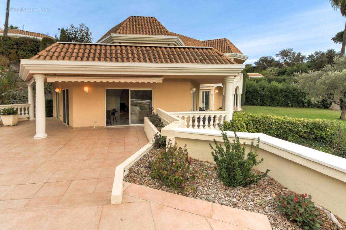 Appartement à MANDELIEU-LA-NAPOULE