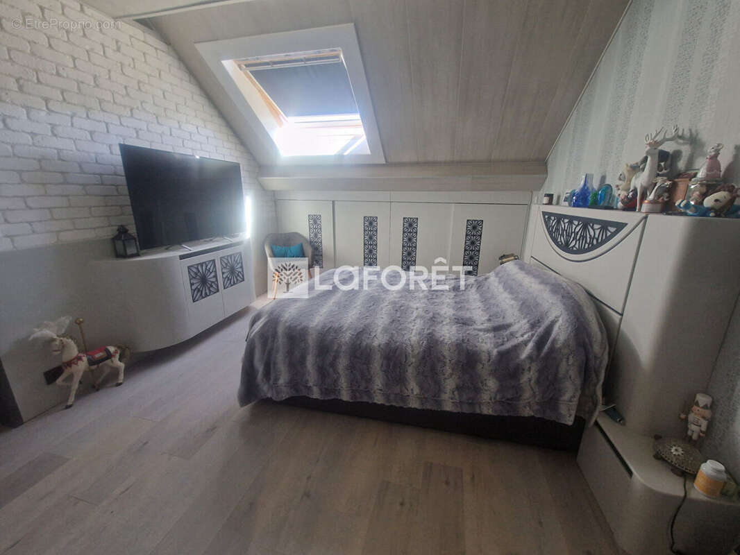 Maison Mitoyenne en pierre à Mesnay 8 pièce(s) 212 m2 - photo 11