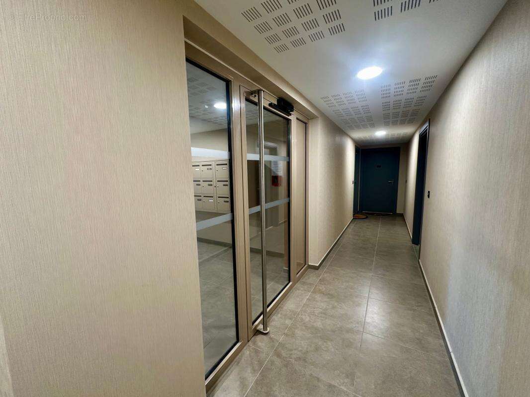 Exclusivité – Rare sur le secteur ! Magnifique appartement T3 de 2023, en état strictement récent, offrant un extérieur sans vis - photo 12