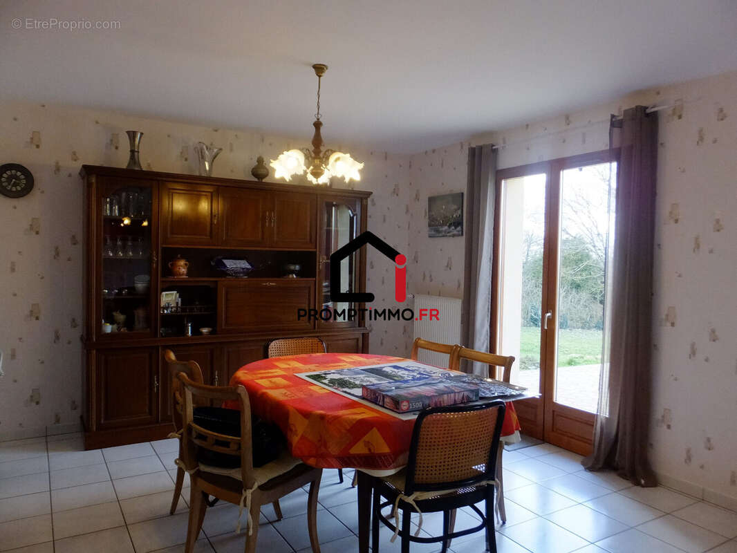 Maison à AINAY-LE-CHATEAU