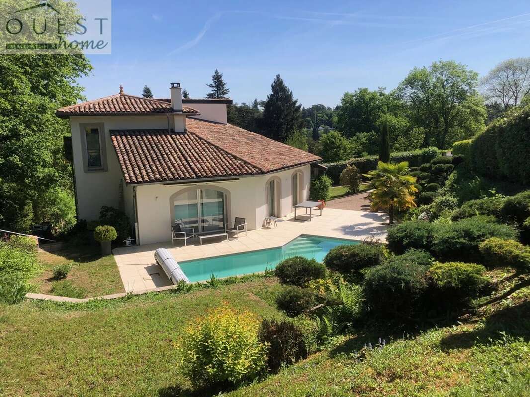 Maison à CHARBONNIERES-LES-BAINS