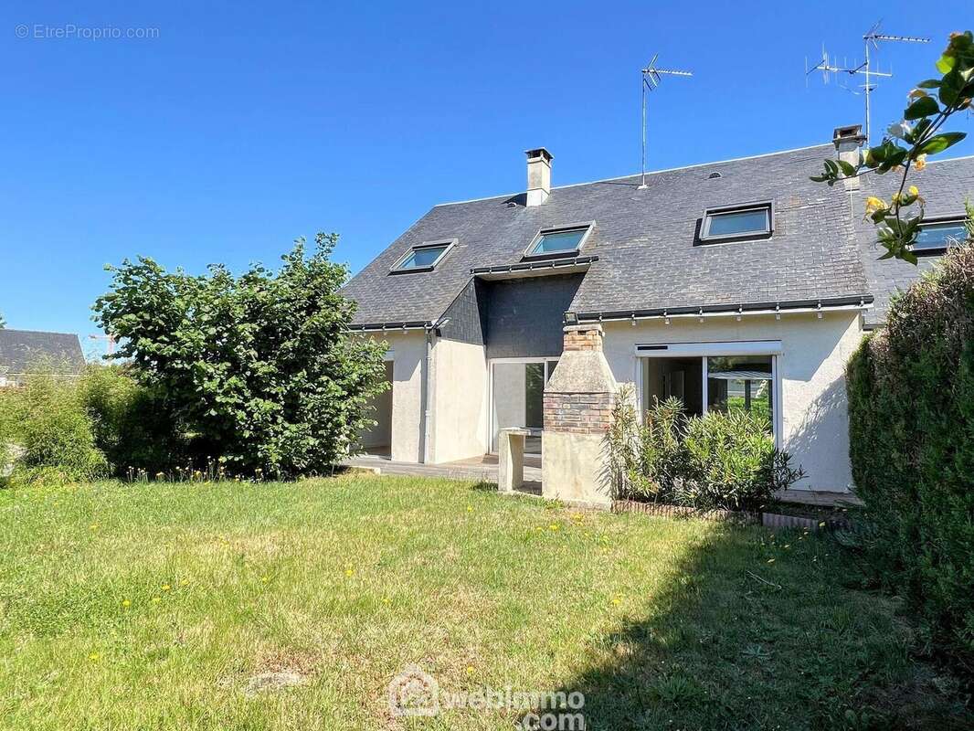 La terrasse de la maison est exposée Sud... - Maison à BRAIN-SUR-L'AUTHION