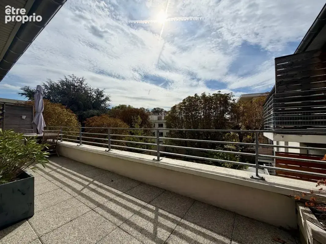 Nogent-sur-Marne – 5 pièces familial de 104 m², dernier étage, terrasse de 20 m² et 2 parkings - photo 4