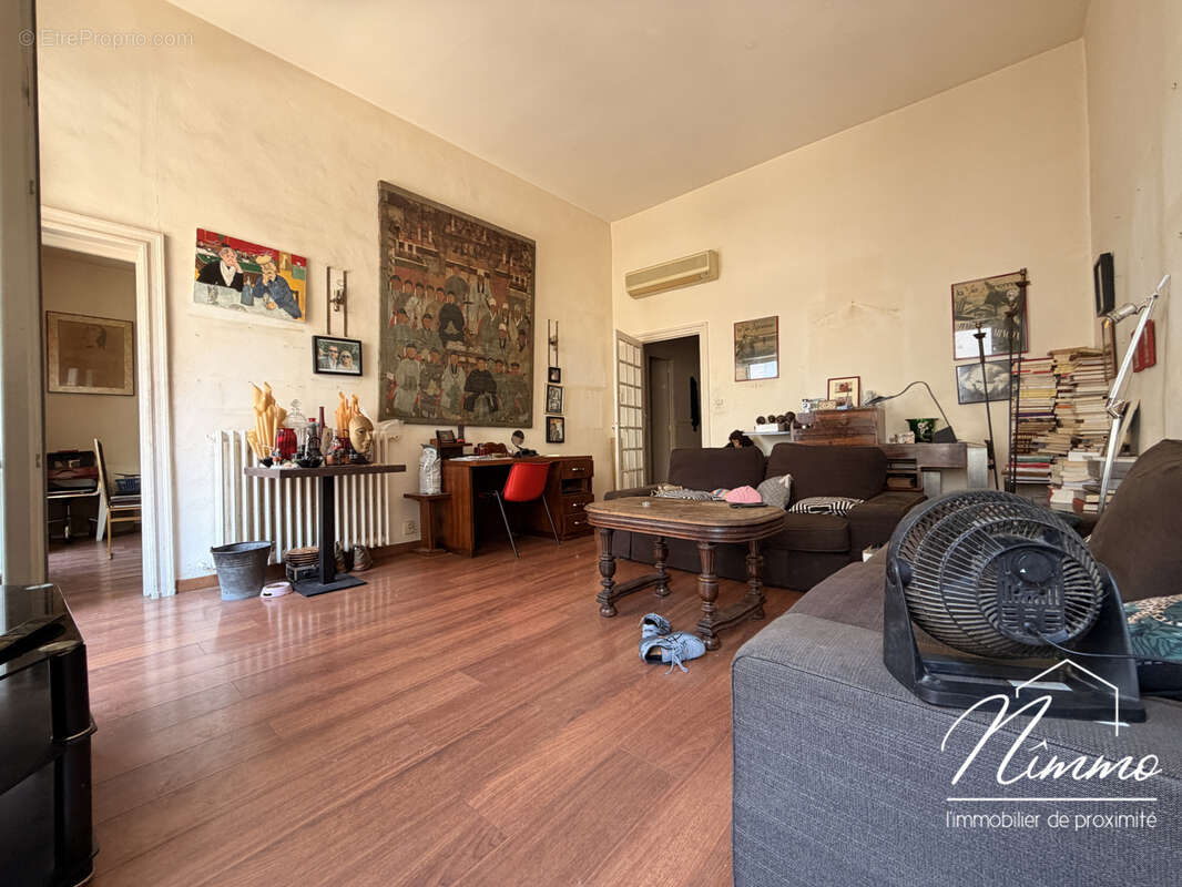 Nimes maison carre appartement t3/4 82 m2 balcon cave - photo 4