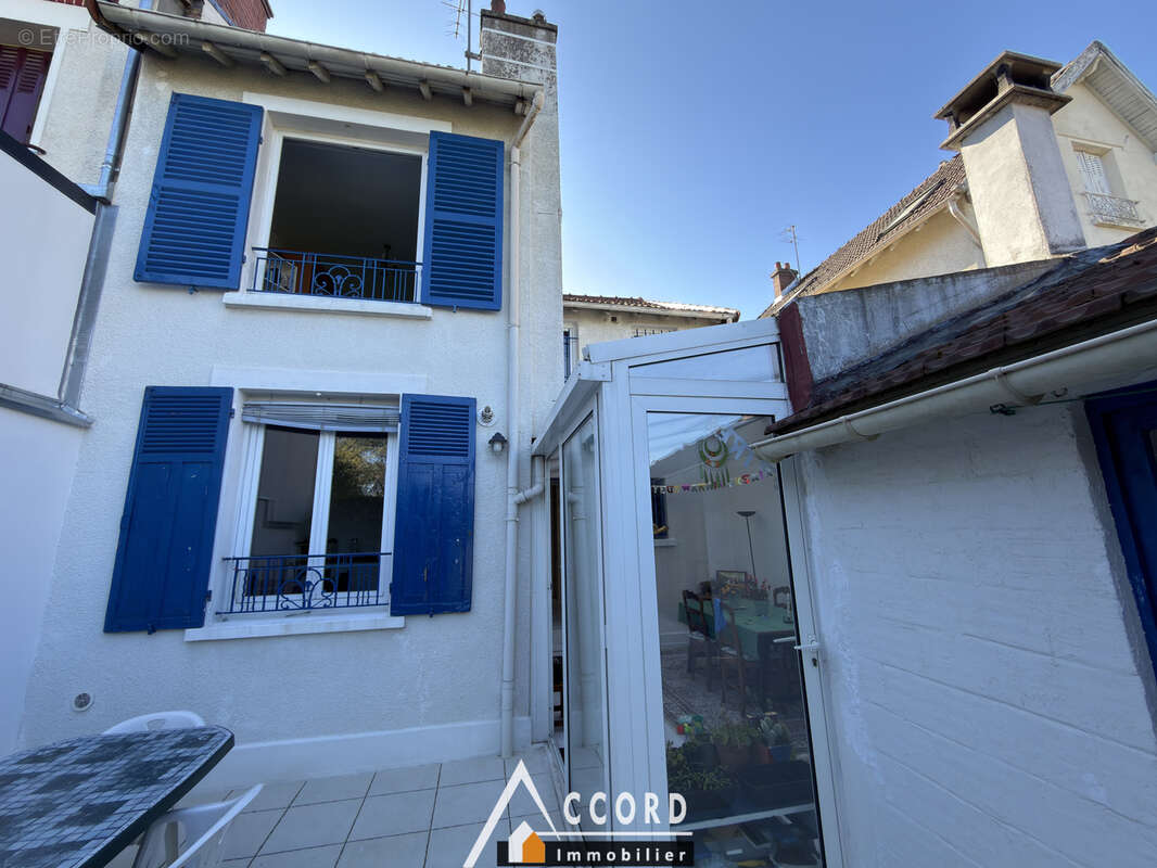 Maison à SARTROUVILLE