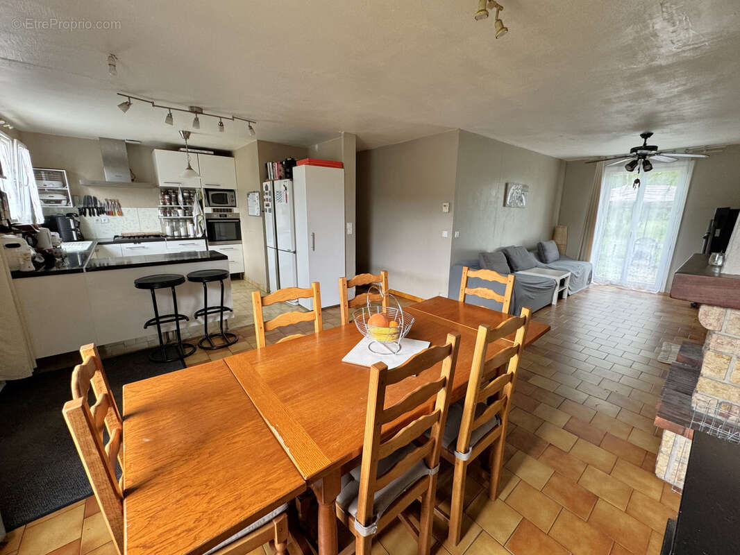Maison familiale 5 chambres à 5 mn de la gare de Bueil - photo 3