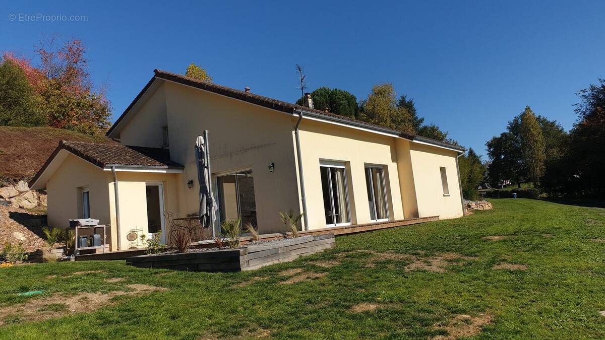 Maison à SAINT-JUST-LE-MARTEL