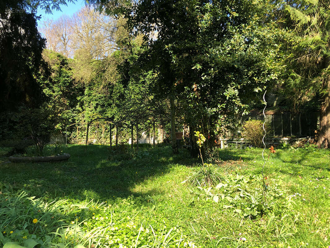 Maison à FOLLAINVILLE-DENNEMONT