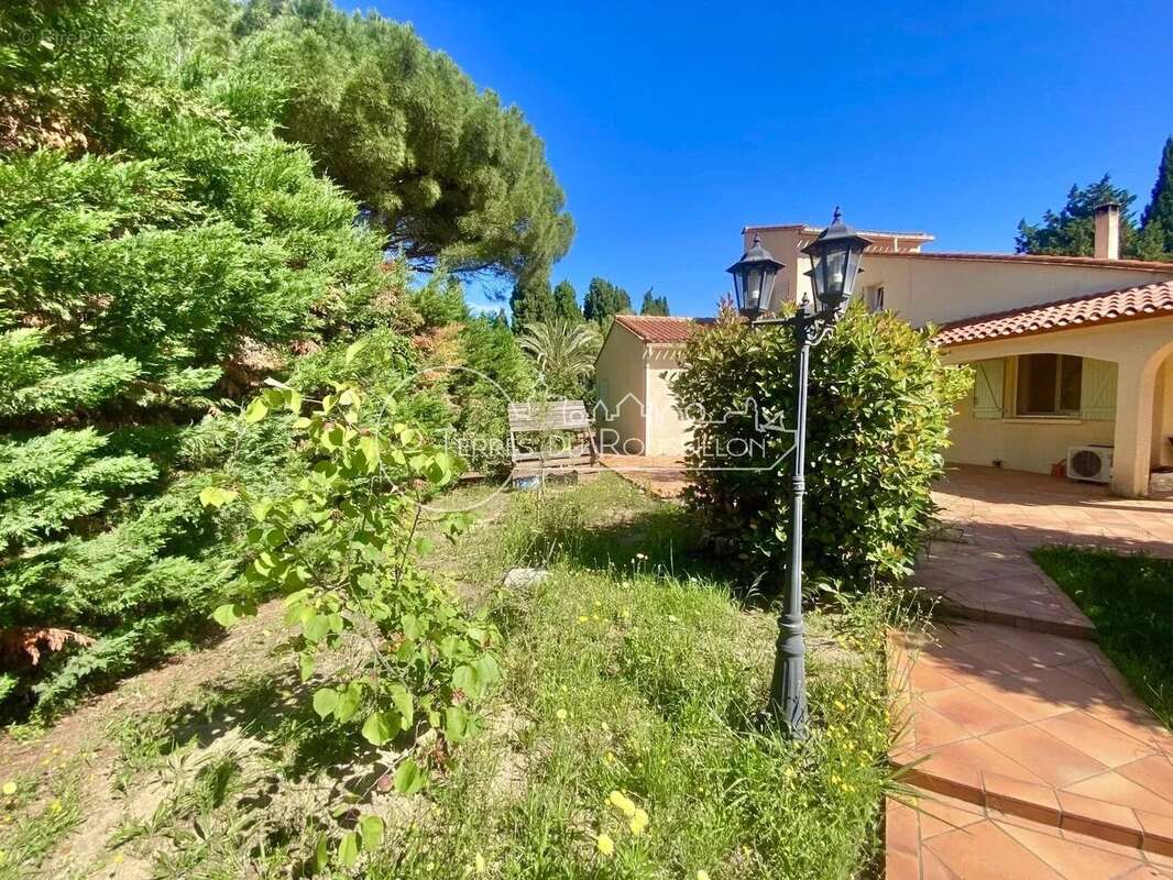 Maison à VILLEMOLAQUE