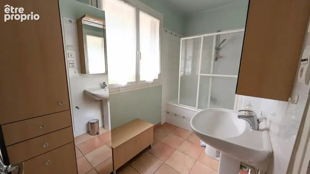 169 900 Euros - Brive HOPITAL Maison 4 pièces 83 m2 avec CLIM, 3 chambres + 2 garages - buanderie, terrasse et jardin - photo 14