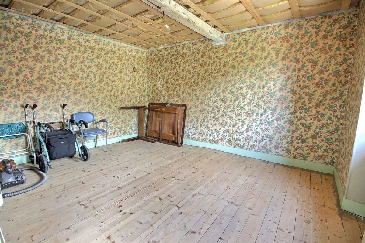 Maison à CHEVRIERES