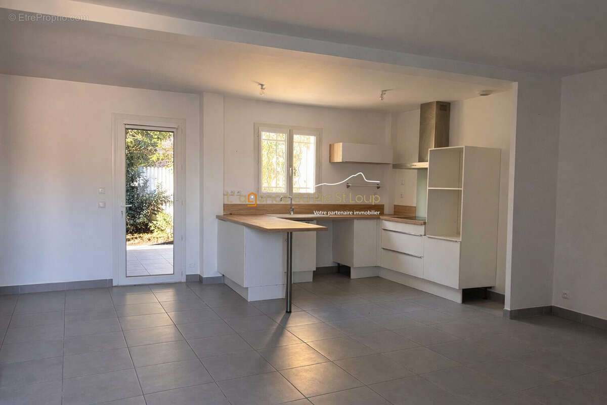 Maison à COURNONTERRAL