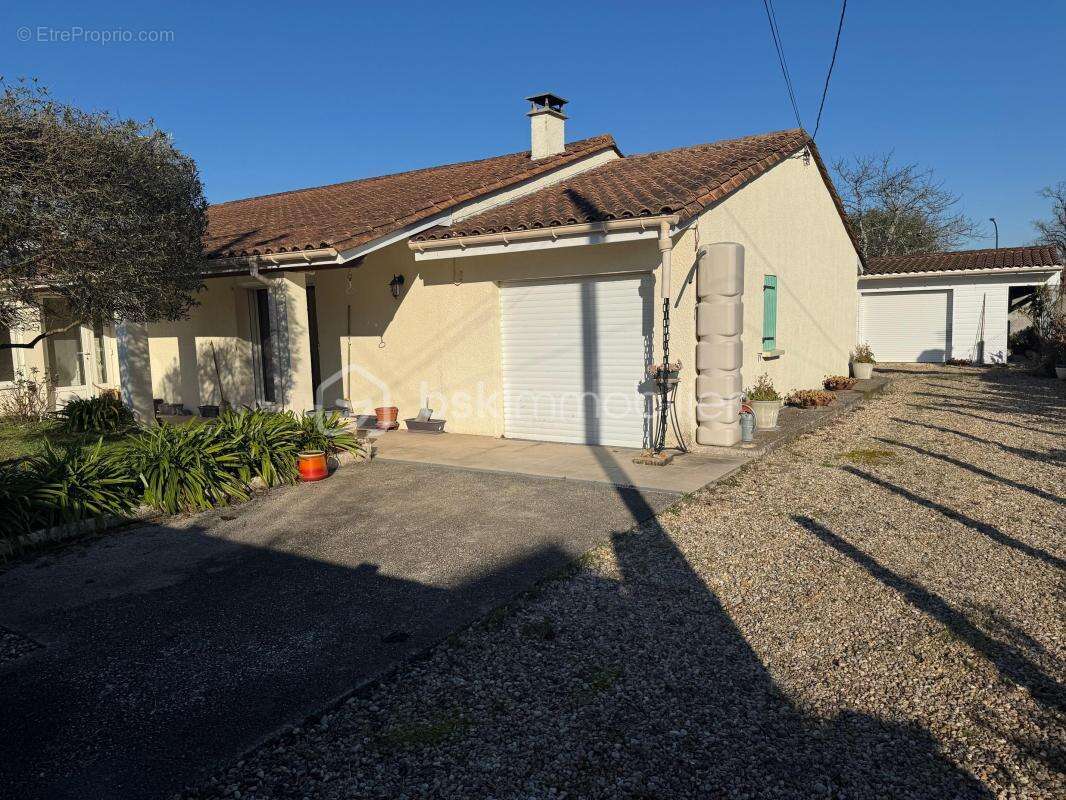 Maison à COUTRAS