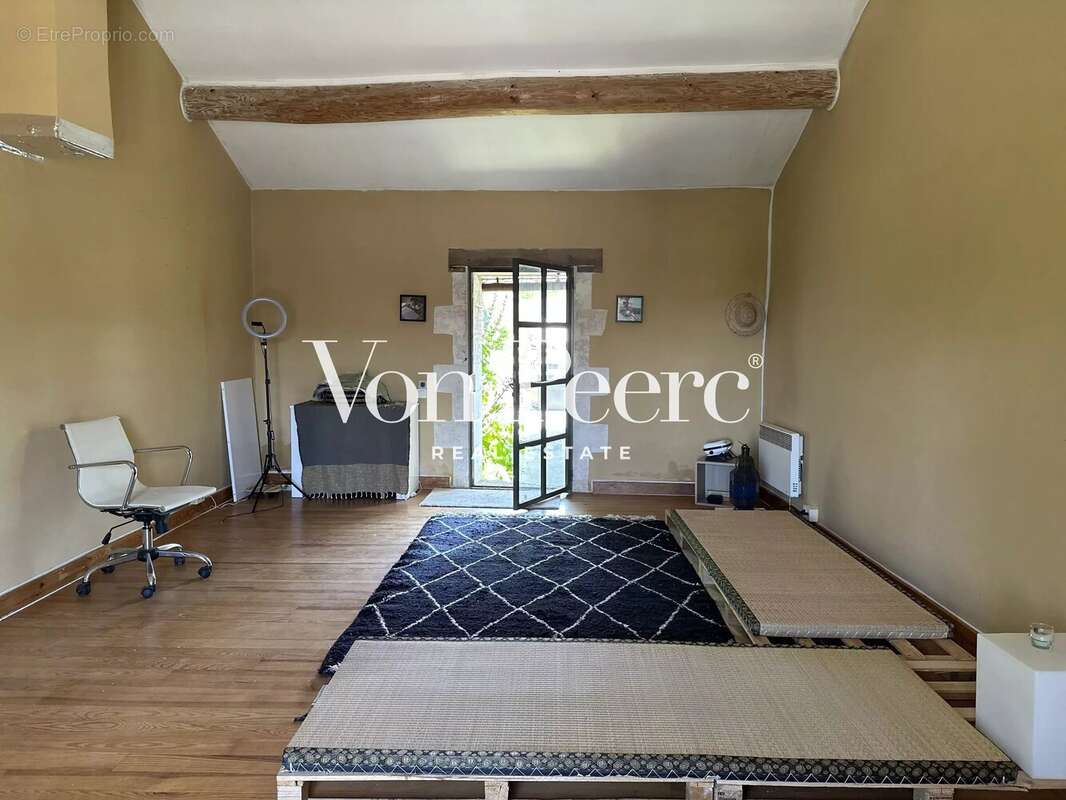 Maison avec jardin, piscine et dépendance, proche Avignon. - photo 19
