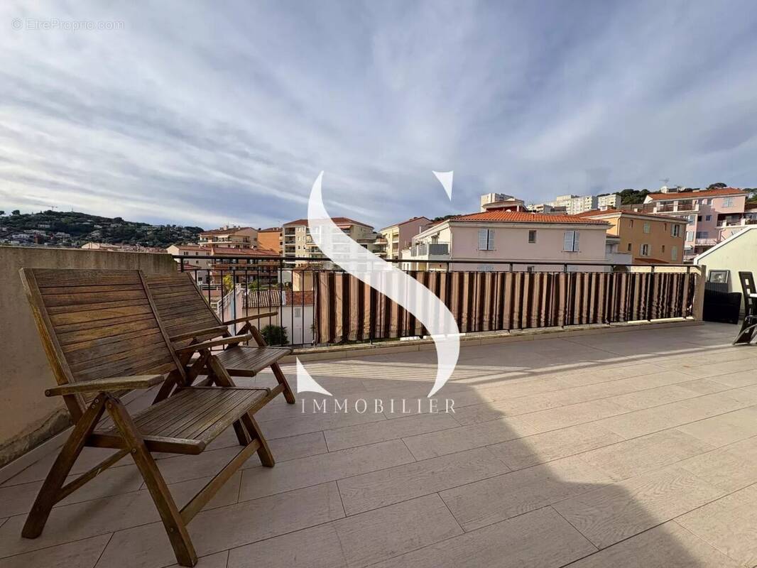 Appartement à VALLAURIS