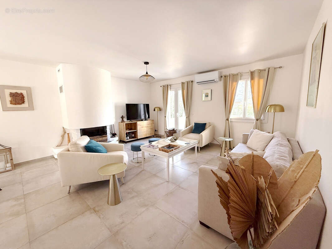 Maison à BAGNOLS-EN-FORET