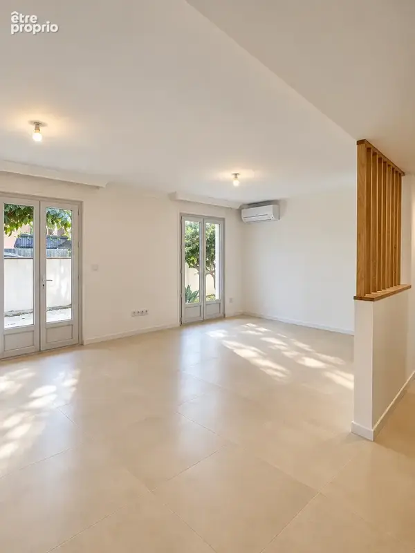 Villa 3 faces plain pied avec piscine - photo 3
