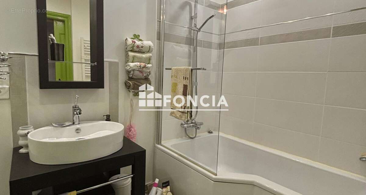Propriété avec 2 maisons, terrain , piscine - photo 11