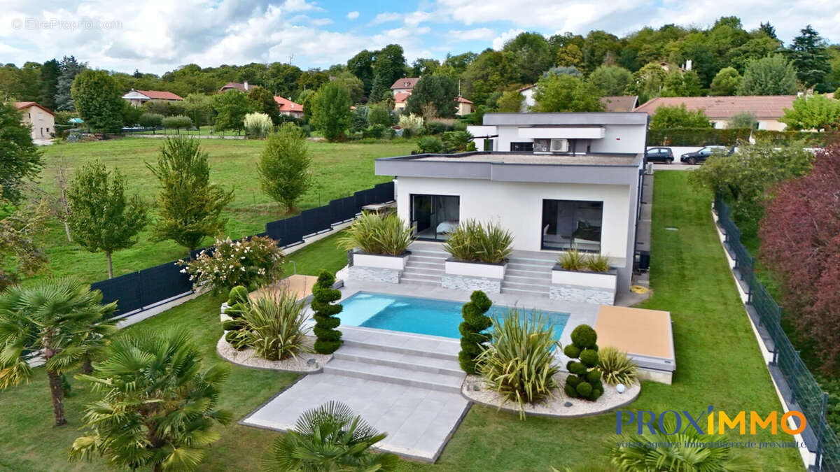 Maison 165 m² à Saint-Cassien  - photo 2