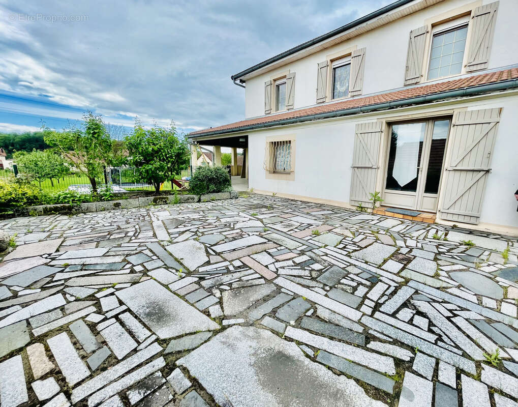 Maison à CHAMPAGNEY