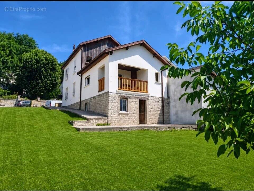 Maison à NEUFCHATEAU