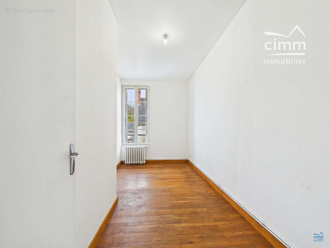 Maison à LONGUE-JUMELLES