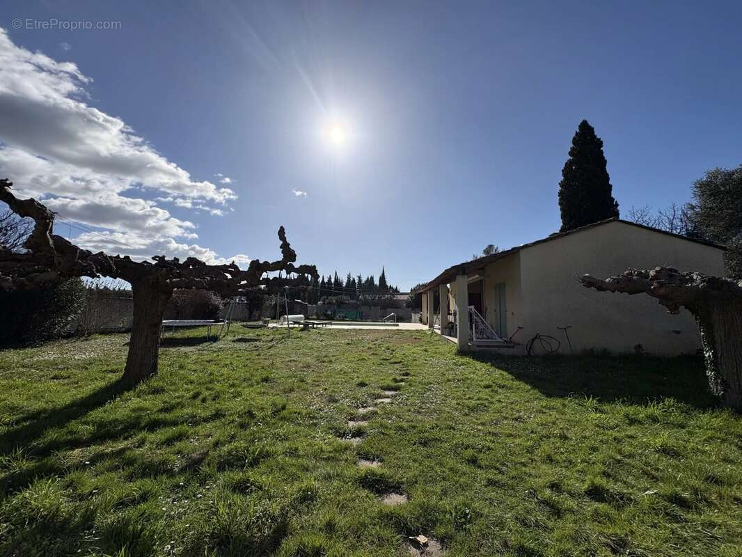 Maison à FONTVIEILLE