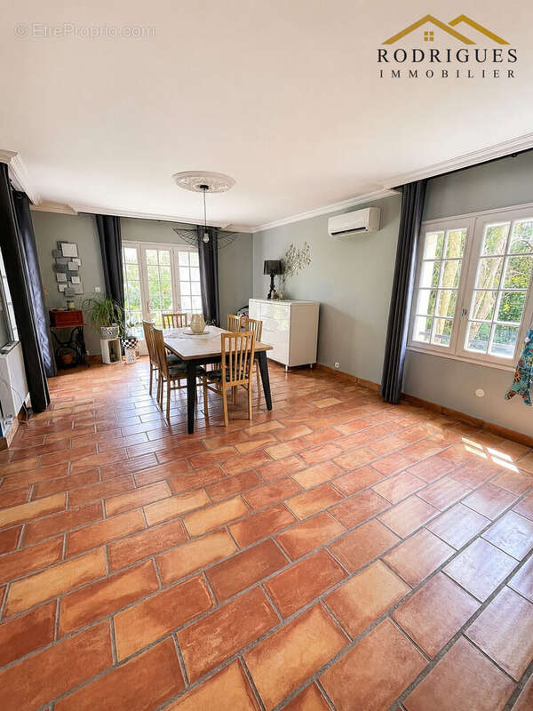 Maison 175 m² à Marguerittes  - photo 2