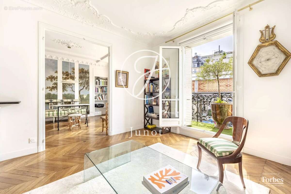Appartement à PARIS-7E