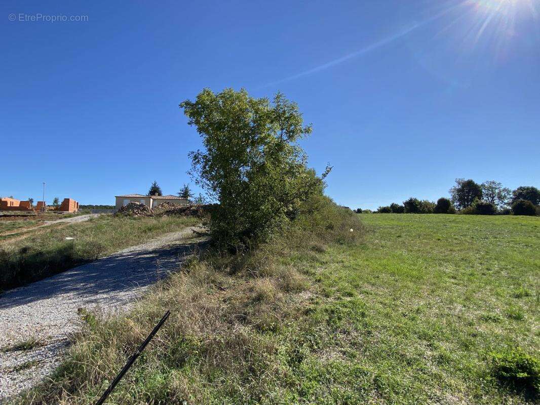 Terrain à LA CAVALERIE