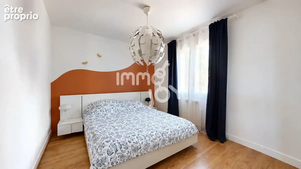 Maison de plain-pied   3 chambres, piscine et grand garage - photo 11