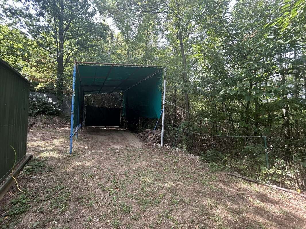 Maison de plain-pied avec dépendances et 1,5ha de terrain - photo 17