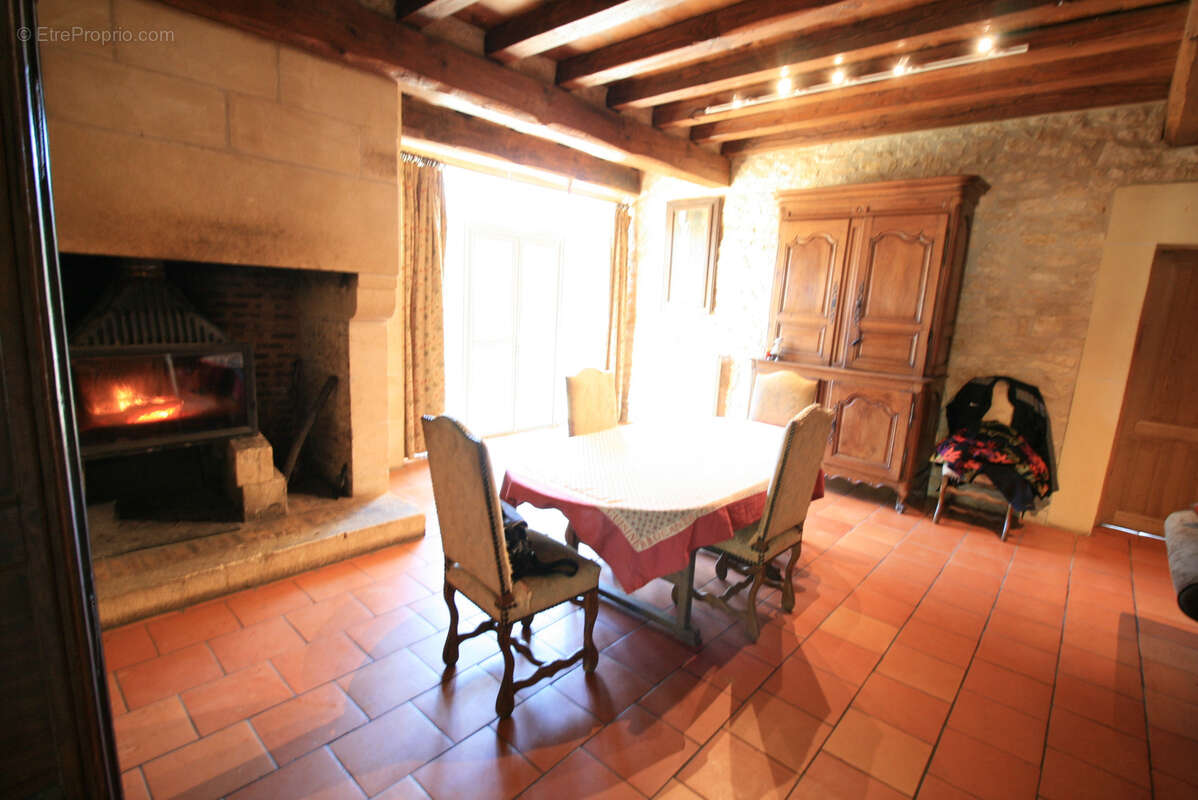  Maison en pierre six chambres deux bureaux - photo 10